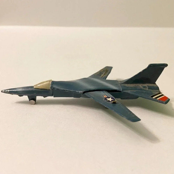 Vintage USAF  F111 Swing Wing Aircraft Diecast Toy Made In Hong Kong - Picture 2 of 10